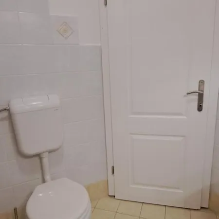 4 Seasons Apartment, Center Апартаменты