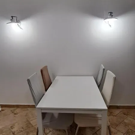 4 Seasons Apartment, Center Апартаменты