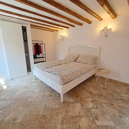 4 Seasons Apartment, Center Апартаменты