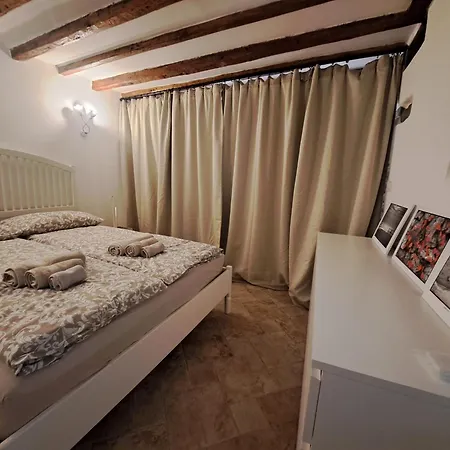 Apartamento Four Seasons Center - 100 M From Main Square - New 2026